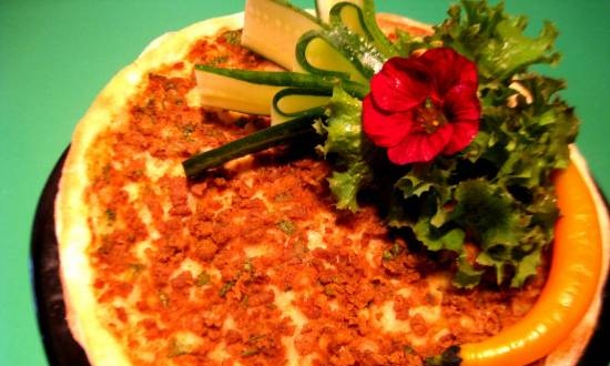 Spicy flatbread "Lamajo"