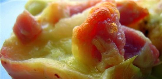 Apples baked with cheese and ham