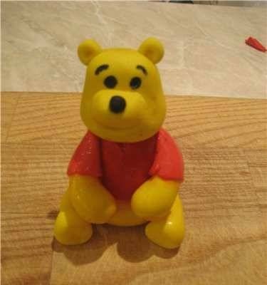 Modeling Winnie the Pooh from mastic (master class)
