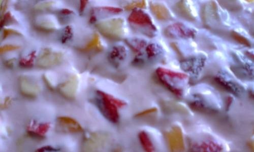 Suflet kremowy jogurtowy z owocami.