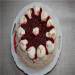 Gastronomische cake met meringue en veenbessen