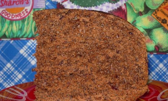 Pan de chocolate con cerezas y semillas de amapola