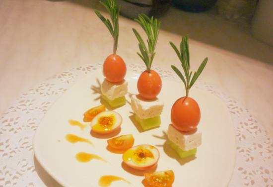 Spicy appetizer with pickled quail eggs