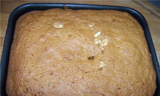 Honey cake is simple and tasty