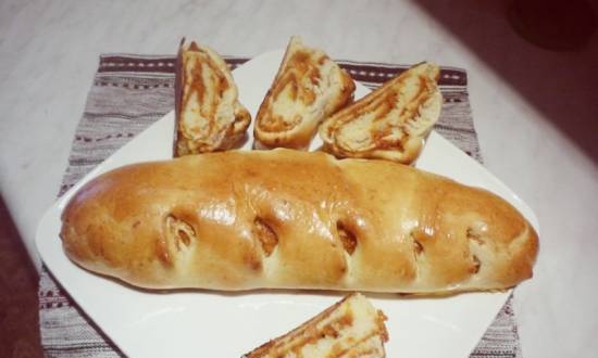 Roll "Kolosok" with apricot-apple filling