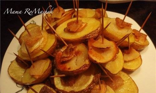 Potatoes with bacon "Korabliki"