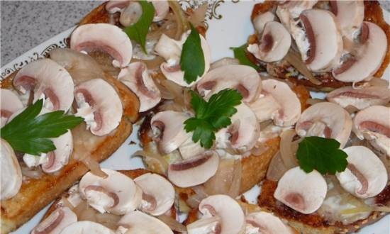 Toasts with champignons