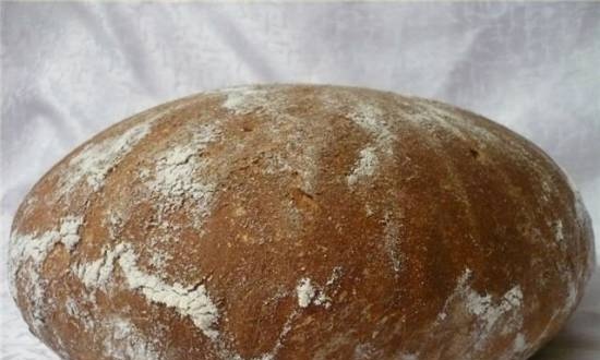 לחם מחלב שיפון עם ארוחה גדילן, מולסה וחמאת GHI.