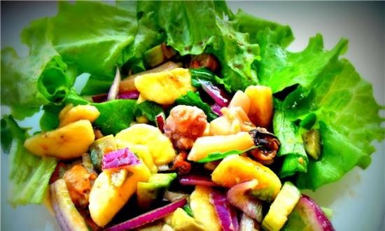 Salad with bananas and sea creatures