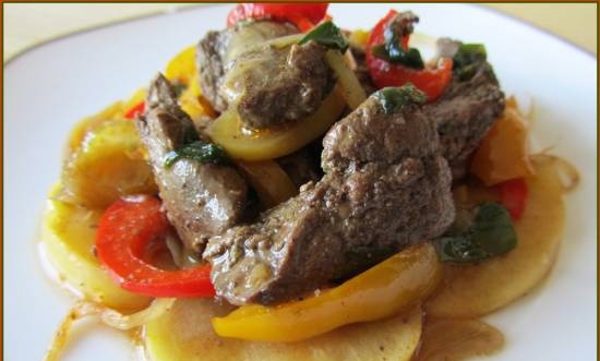 Chicken liver with apples and bell pepper
