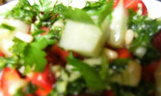 Strawberry salad with cilantro pesto sauce