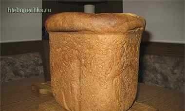 Pane di segale in una macchina per il pane