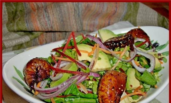 Avocado salad with spicy figs