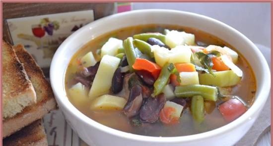 Minestrone with beans and zucchini