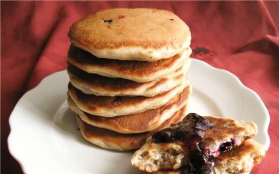 Oat pancakes with black currant
