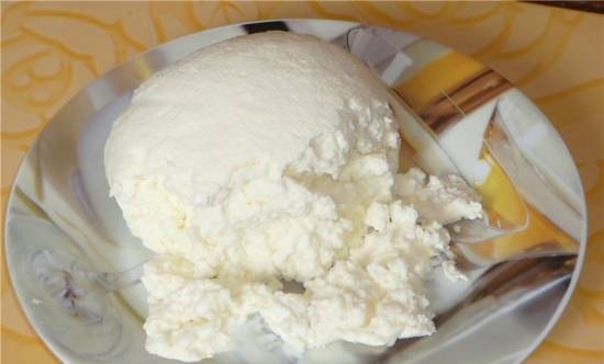 The easiest homemade cottage cheese