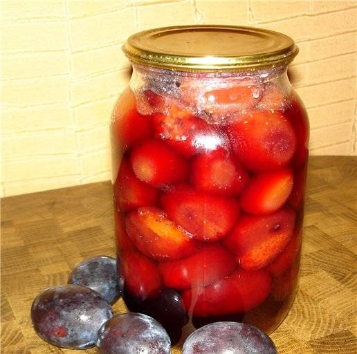 Plums in their own juice