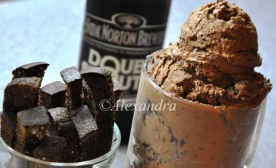 Helado de chocolate inglés doble stout con pan Borodino
