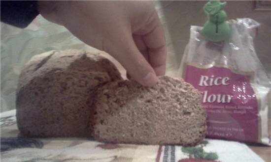 Chleb pszenno-ryżowy z makiem