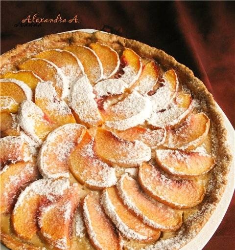 Tart with peaches and butter cream