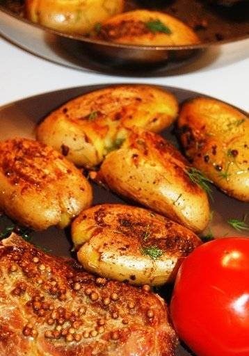 البطاطس المخبوزة (Pommes de terre fondantes)