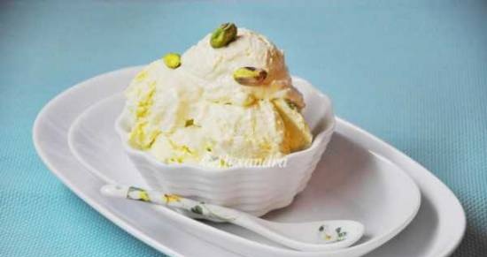 אוסף ירוק: גלידה ללא סוכר עם פיסטוקים אמרלד וגבינת ברי