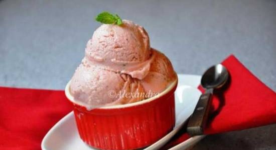 Tomato-strawberry ice cream with basil and mint