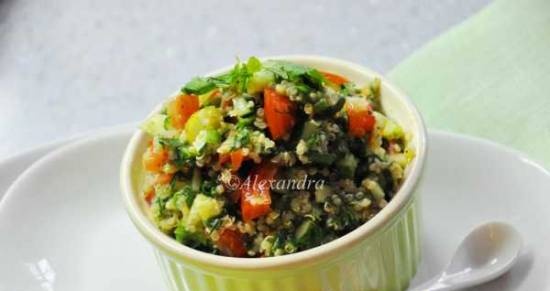 Tabbouleh salad with quinoa and light mint-basil pesto