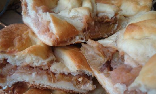 Apple pie made from cottage cheese dough