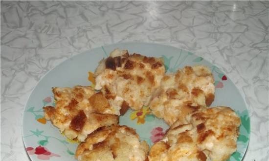 Chicken cutlets in white croutons