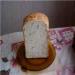 Chléb se semínky a smažený uzený hrudník v pekárně