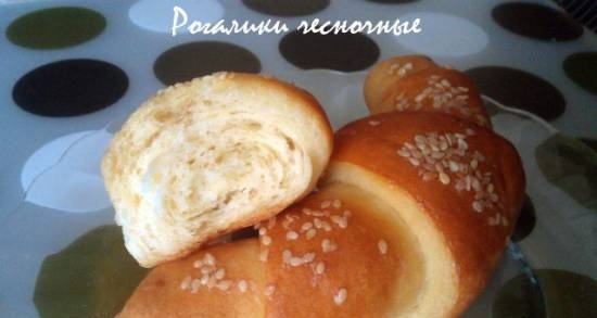 Roll buns with sesame seeds, sugar and dried fruit