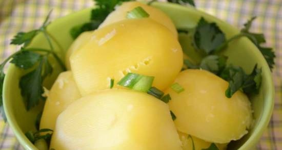 Boiled potatoes in Oursson pressure cooker