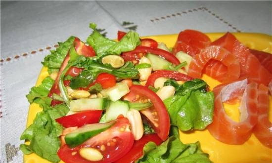 Lichte salade met noten en zaden