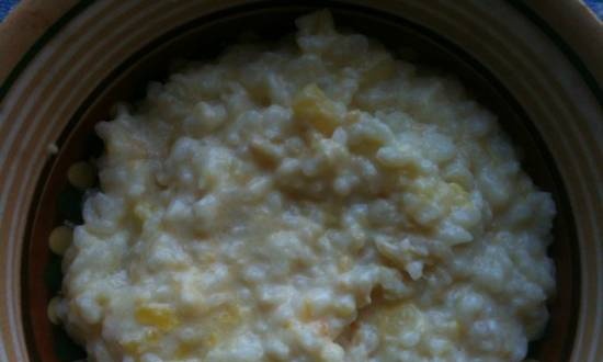 Porridge di latte di riso con zucca in un multicucina Cuculo 1010