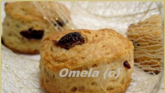Scones with rye flour, raisins and ginger