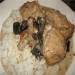 עוף מבושל עם פטריות בשמנת חמוצה בצורת סטדלר רב-קוקית