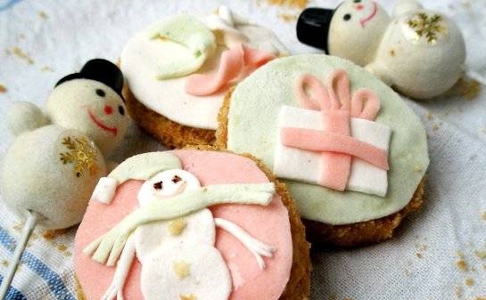 Yeast shortbread cookies By the New Year (decorate with the kids)