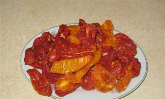 Sun-dried or dried tomatoes