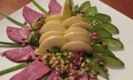 Pine nuts and pear salad