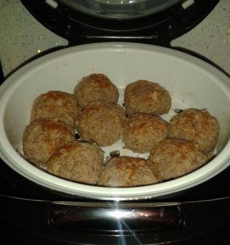 Meat and cabbage meatballs in a multicooker Polaris