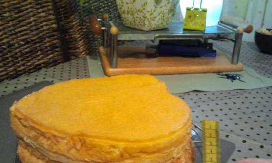 Custard sponge cake on boiling water