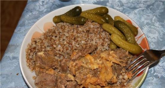 Beef in soy sauce with onions and cheese