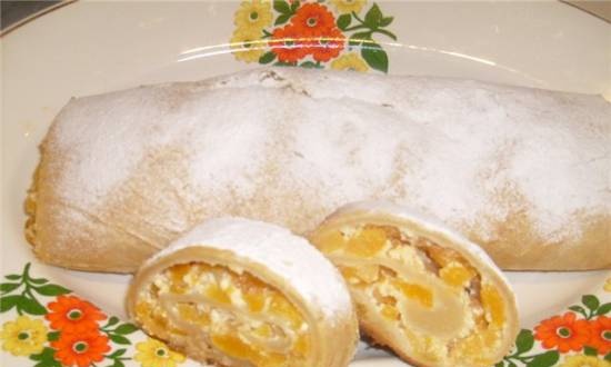 Unsweetened dough roll with dried apricots and cottage cheese