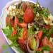 Avokádový salát s jahodami a mozzarellou
