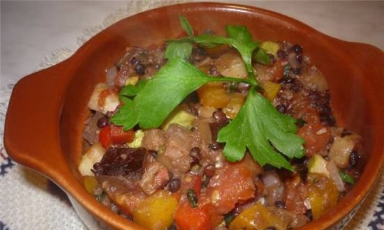 "Beluga" vegetable stew with lentils