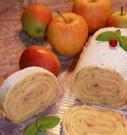 Roll with apples "Bolo de Rolo"