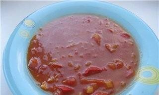 Sopa de tomate en una multicocina Redmond