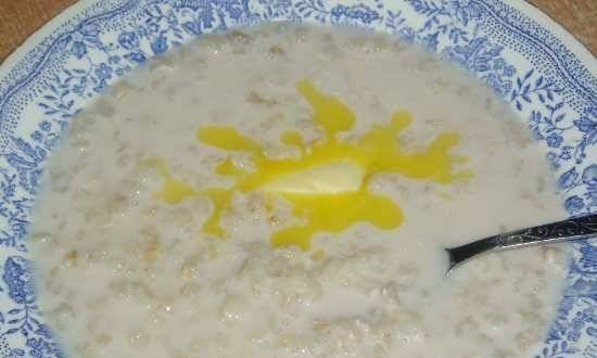 Porridge di orzo perlato al latte nella pentola a pressione Oursson 4002