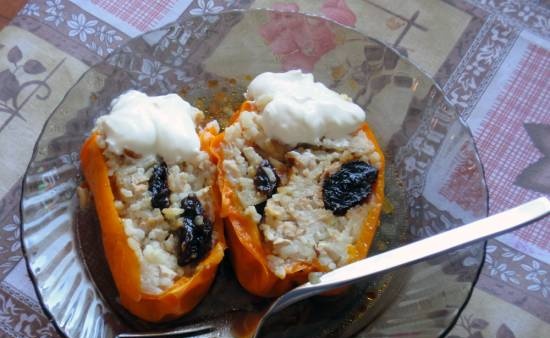 Stuffed peppers with turkey and prunes in a multicooker Polaris PMC 0517AD